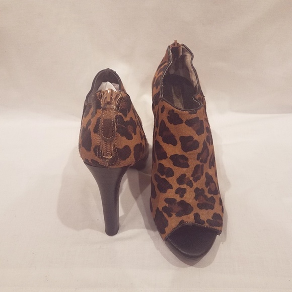 Banana Republic Animal Print OpenToe Bootie Sz 8.5 - Picture 2 of 6